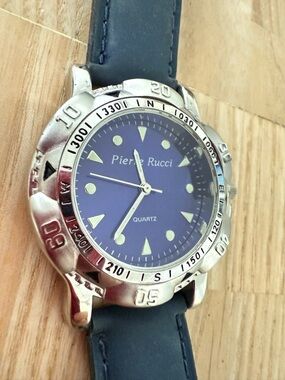 Pierre Rucci blue dial silver tone fashion watch NEW BATTERY